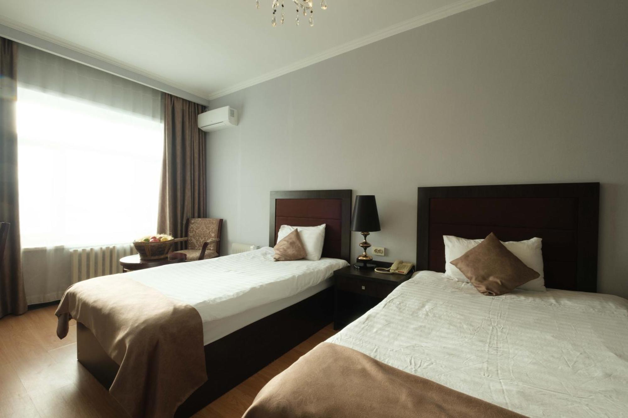 Reikartz Park Astana Ex-Royal Park Hotel & Spa Exterior photo